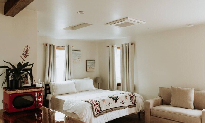 Baywood Park House | Baywood Cottage #2 | Walk to Bay | Dog Friendly