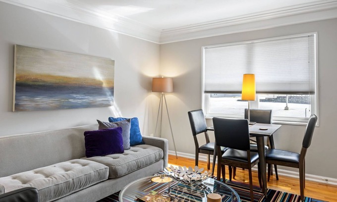 Brookwood Apartment | (BC2bB) Enjoy a Full Kitchen in an Affordable Condo near Peachtree Street