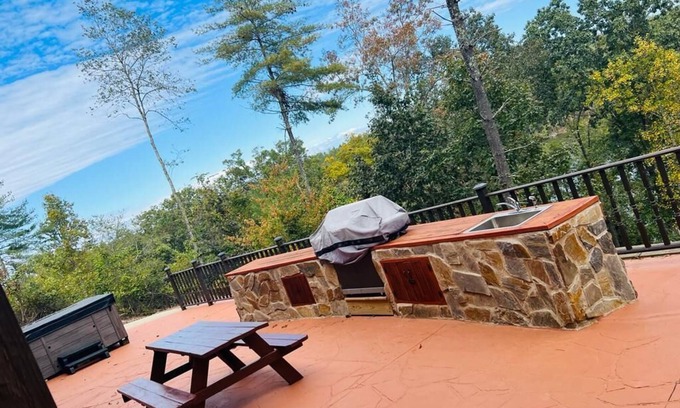 Valdese Apartment | Be connected with nature with friends and family