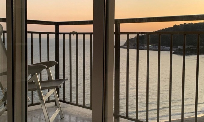 Oropesa del Mar Apartment | Beachfront apartment with spectacular viewsnAbout this space