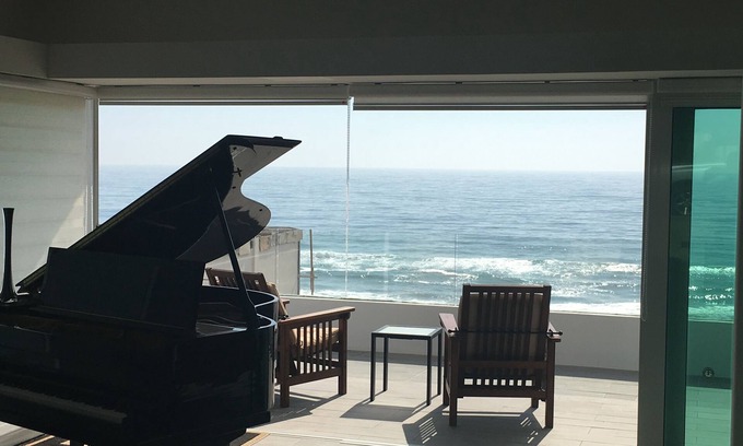 La Fonda House | Beach Access! 4 Bedroom 3 Bath Modern Beach Home