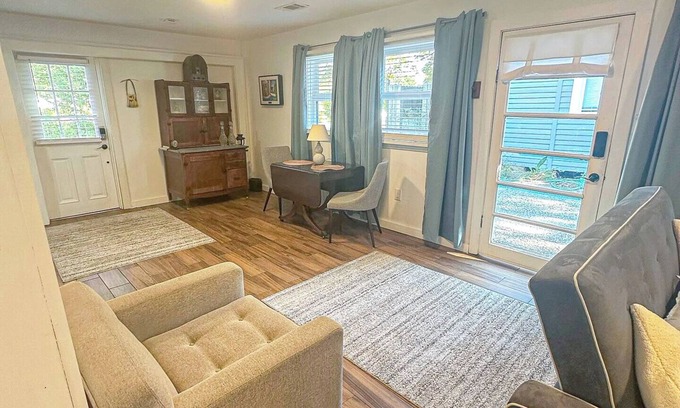 Long Beach House | Beach Access BBQ Grill Cozy Studio WIFI