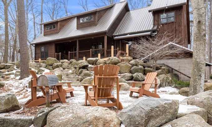 Oostburg Cabin | Beach Access near Kohler-Andrae
