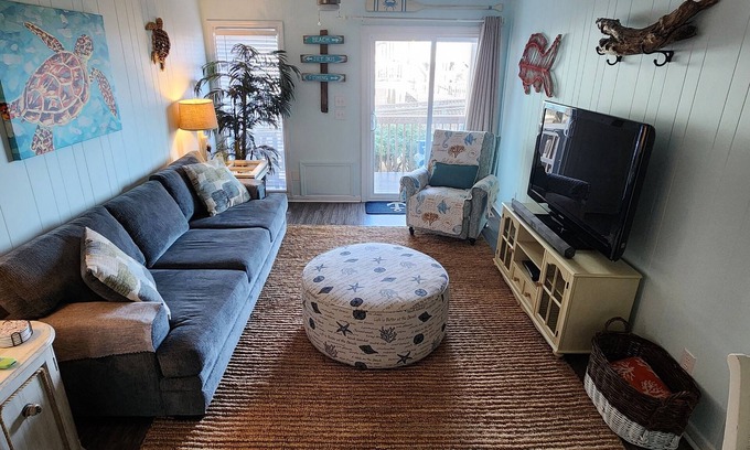 Ocean Isle Beach Condo | Beach at Your Feet! 2 bdrm, 1.5 bath Oceanfront Condo complex W/beachside Pool