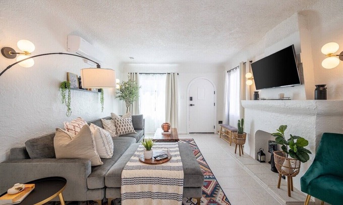 Eastside House | Beach Bliss! AC+Parking+Pet OK