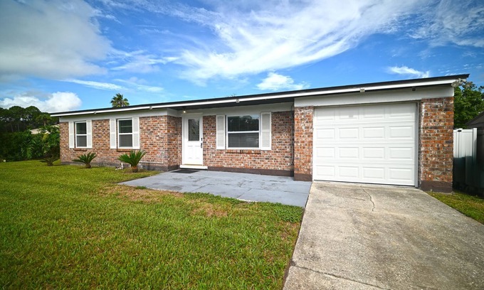 Sandalwood House | Beach Breeze - Pet Friendly, Fenced Yard.