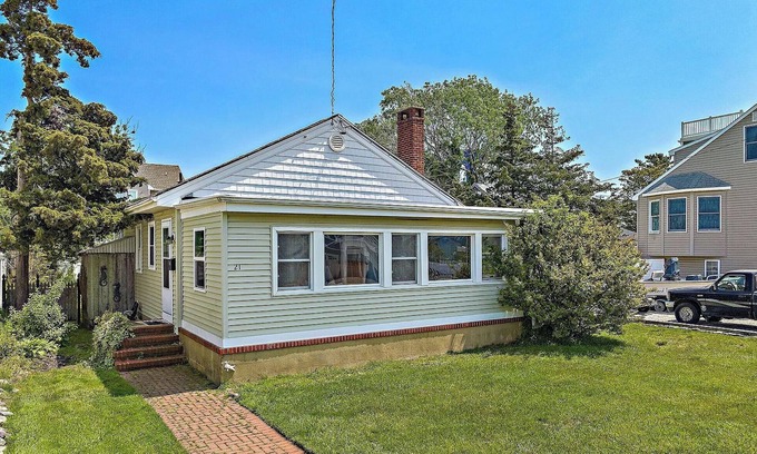 Beach Haven Terrace House | Beach Bungalow in Beach Haven Terrace - Perfect Location!