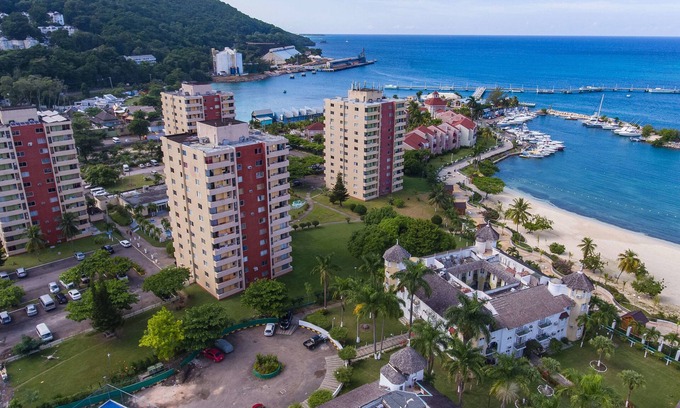 Ocho Rios Apartment | Beach Club 1 Bedroom Apartment