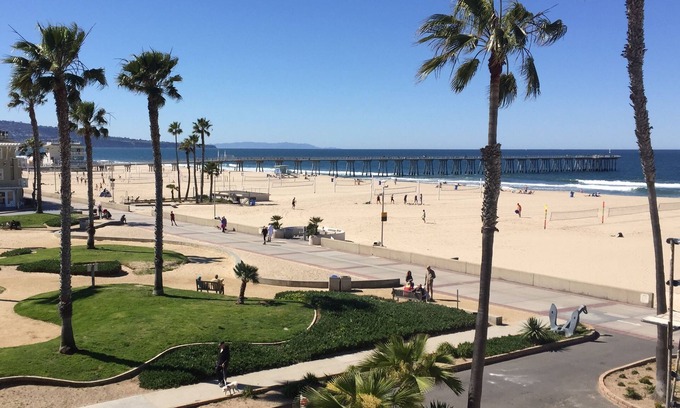 Hermosa Beach Condo | Beach condo in an incredible location, just steps from the strand and sand
