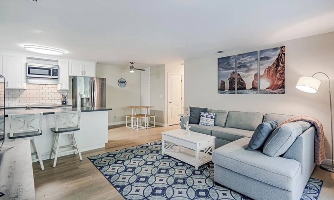Eastside Santa Cruz Condo | Beach Condo Retreat Walk to Award-Winning Beaches!