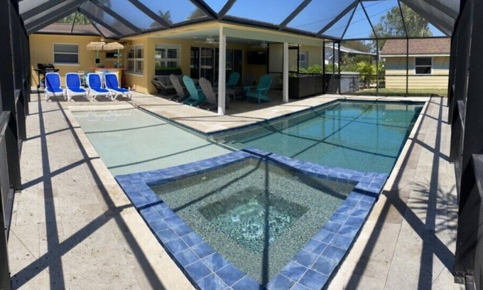 Caloosahatchee House | Beach Entry Heated Pool & Hot Tub, 4BR, Walk to town