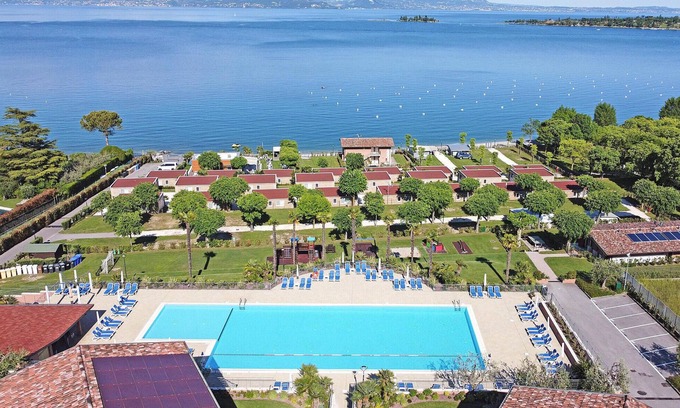 Manerba del Garda Apartment | Beach front apartment