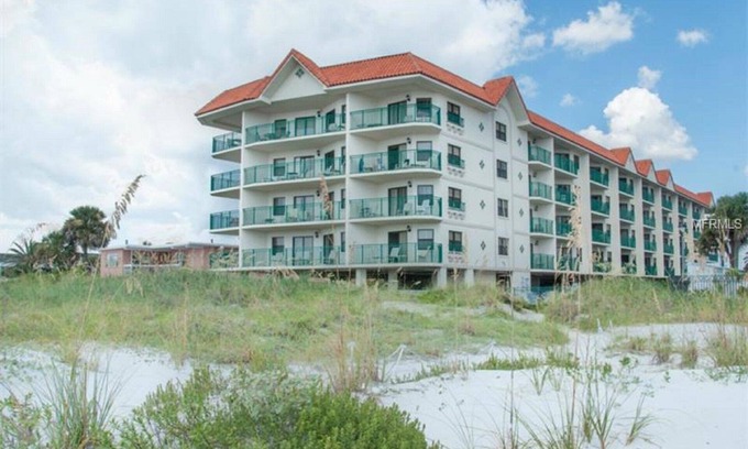 Belle Vista Condo | BEACH FRONT CONDO on the sugary sands of the Gulf of Mexico.