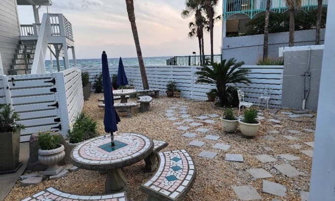 Bahama Beach Cottage | BEACH FRONT LOWER PRIVATE COTTAGE, 2BD2BA, X Large Deck, FREE Private Parking