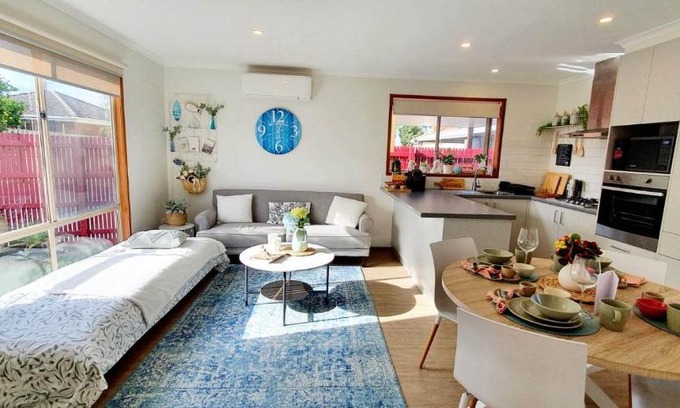 Cheltenham Villa | Beach Garden Getaway