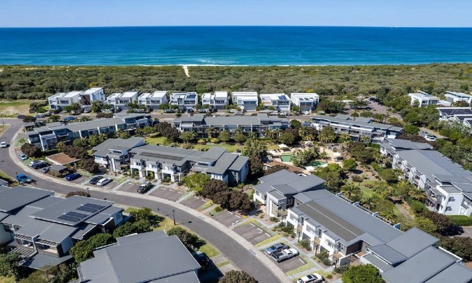 Magenta Shores House | Beach, Golf, Day Spa & Poolside Luxury