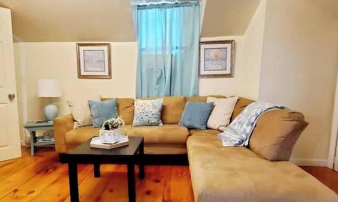 North Weymouth Cottage | Beach guest house, Free parking close to Boston