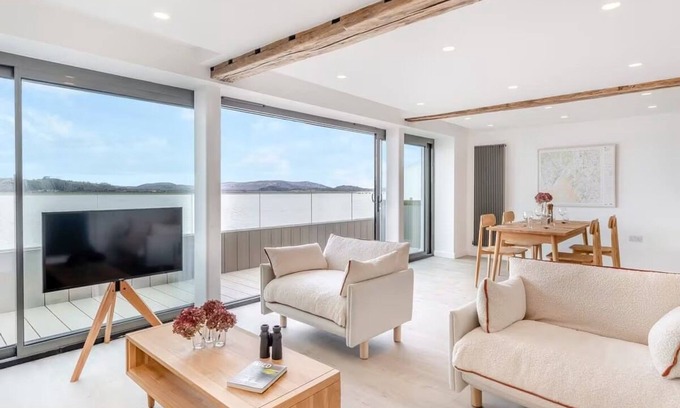 Arnside Apartment | Beach Haven - Stunning Beach Front Property