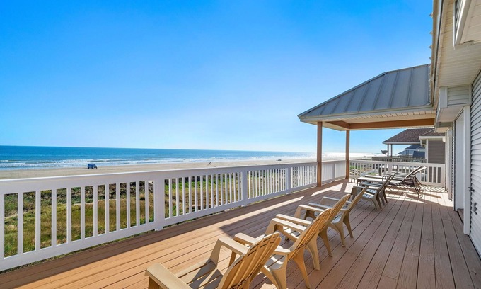 Miramar House | Beach Heaven | Beachfront & Private Elevator