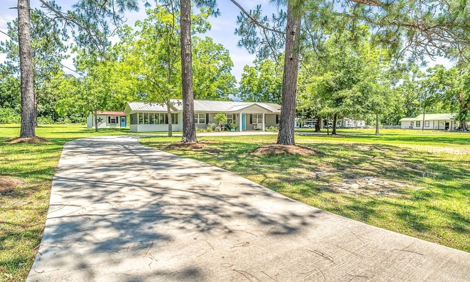Laurel Hill House | Beach House Blue 4/2 Home Beach on a Budget