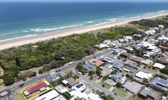 Sunshine Coast House | Beach House Getaway - Family & Pets ZB6
