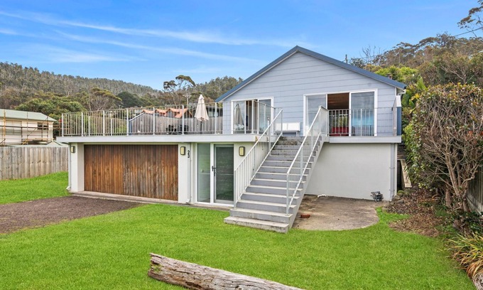 Separation Creek House | Beach House - Just steps from the beach