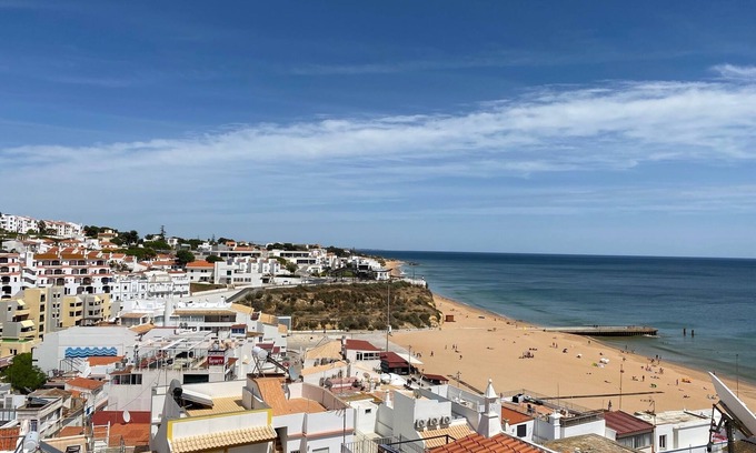 Albufeira Old Town House | ★ Beach House ★ Private Rooftop with Ocean View ★ AC