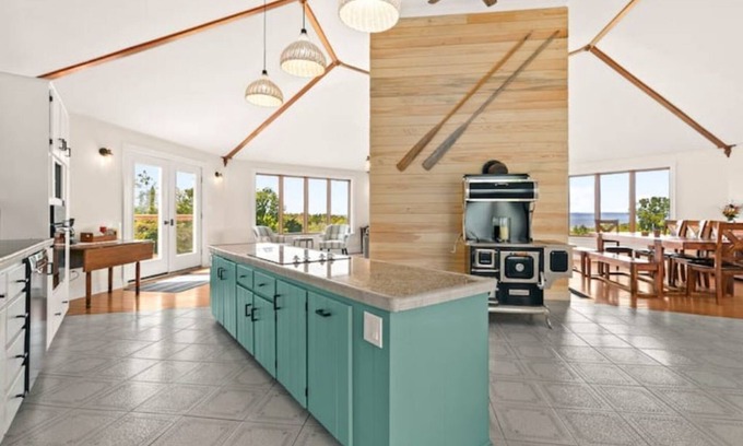 West Hants House | Beach house retreat: Waterfront & Hot Tub