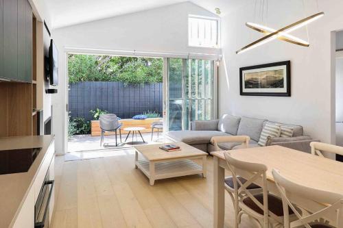 Ocean Grove Villa | Beach luxury retreat- 2 bedroom, 2 bathroom, shops, pet friendly, parking