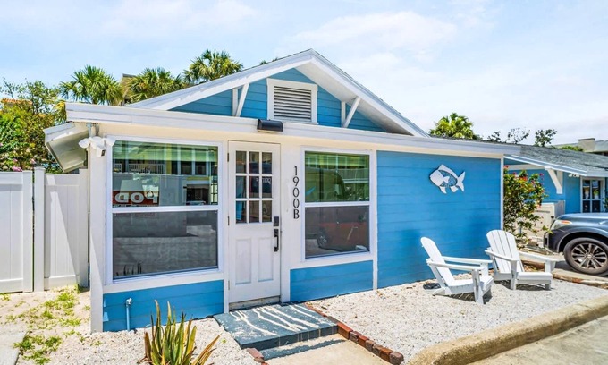Indian Rocks Beach House | Beach Nook: Hot Tub, Pet Friendly, & Ocean Vibes!