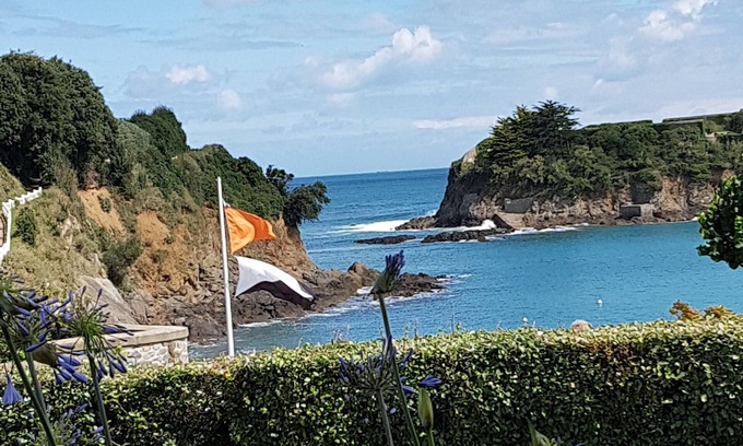 Saint-Quay-Portrieux Apartment | BEACH OF THE COUNTESS. CLASSIFIED AS A REMARKABLE SITE. A FLOWER GARDEN