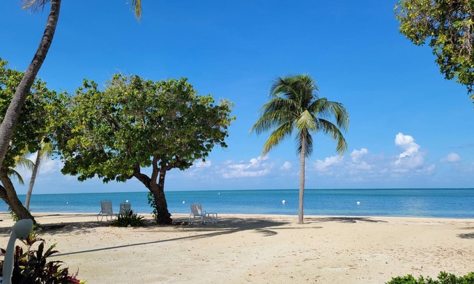 Rum Point Condo | "Beach Pad" 3bed/3bath Villa, on the beach Cayman Kai / Rum Point