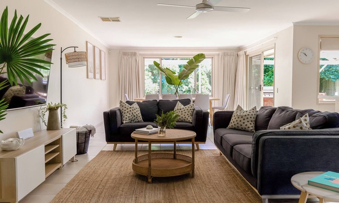 Safety Beach House | Beach Pad - Family friendly large 4 bedroom holiday house - 4pm check out on Sundays*