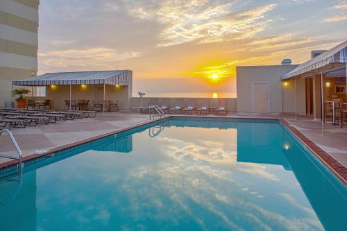 Northeast Virginia Beach Resort | Beach Quarters Resort