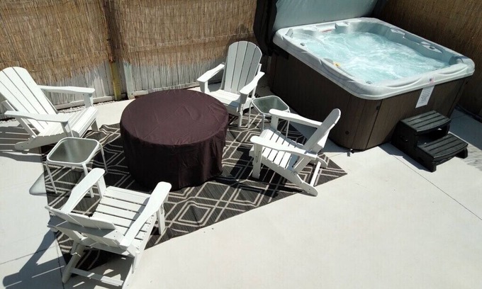 Villas House | Beach Retreat I HotTub I FirePit I Near Cape May I 7 Beach Passes I 4 Bikes