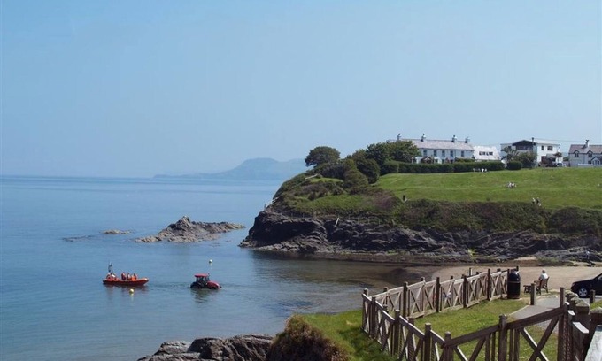 Aberporth Cottage | BEACH RETREAT, romantic, country holiday cottage in Aberporth