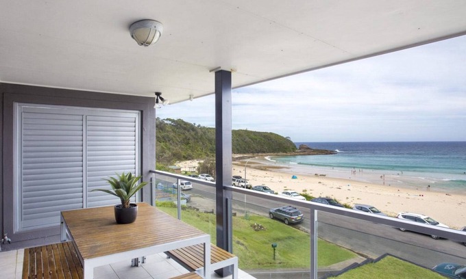 Mollymook Beach House | Beach Road - Beach front Mollymook