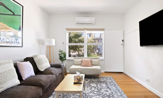 Torquay House | Beach Shack: 2 BR, 1 BA Duplex in Torquay, Sleeps 4