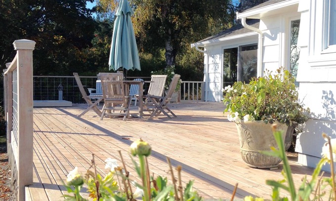 Vashon Island House | Beach, Spectacular views, Soaking Tub: Bluff House on Vashon Island