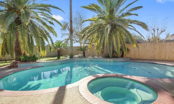 League City House | Beach Themed Oasis with Jacuzzi/Pool close to Kemah Boardwalk, Galveston, Nasa