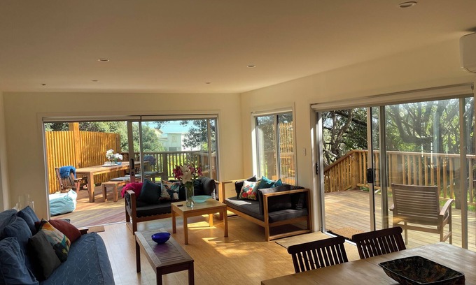 Piha House | Beach-vibe, modern, easy-living house opposite Nth Piha iconic surf beach