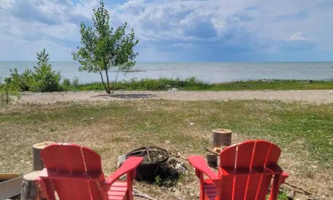 Saint Ambroise Cottage | Beach View Coastal Theme Cottage