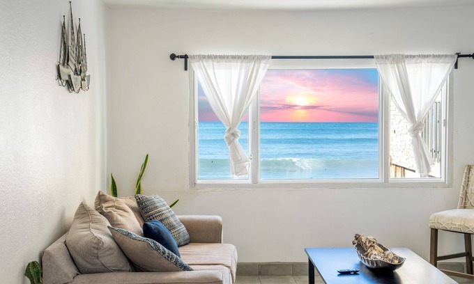 Costa House | BEACH-VIEWS - 4 BDR HOUSE - Sleeps 10 w/Free PKG