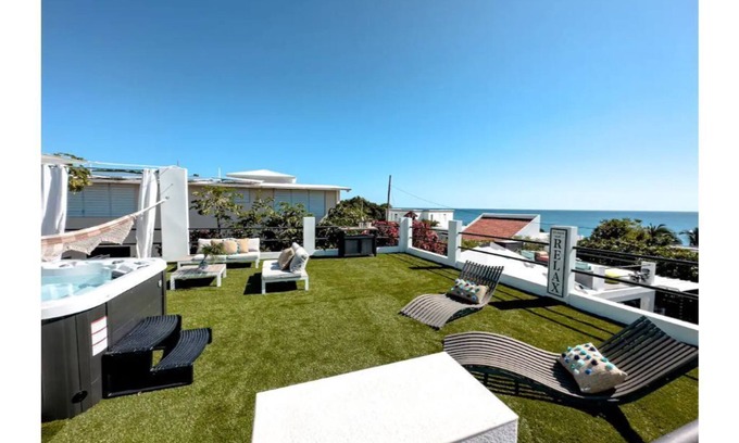 Camino Nuevo House | Beach Villa Mojoneo @ El Cocal. Secluded beach, Rooftop, Jacuzzi, Pool table