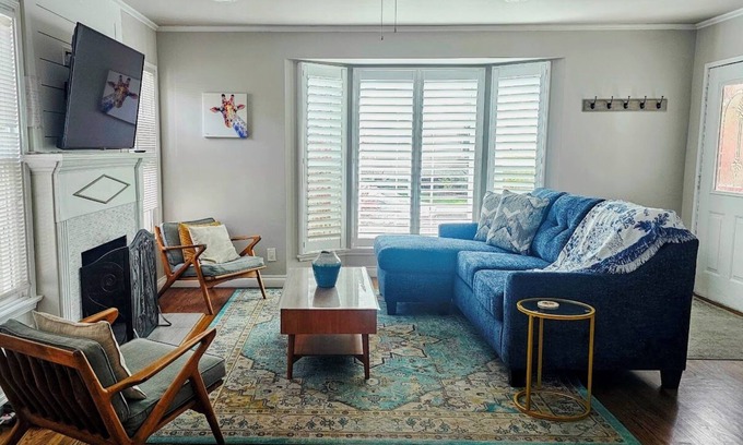 Belmont Shore House | Beach-Walkable 2BR/2BA-Shops, Restaurants-Garage-Pets Welcome!
