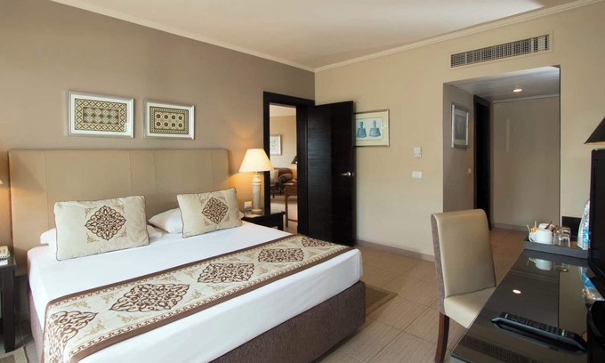 El Hadaba Hotel | Beachfront Resort with Pools, Full-service Spa and Tennis Courts