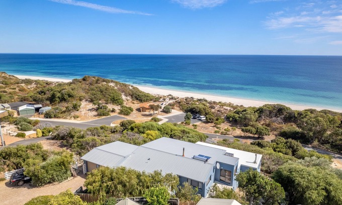Peppermint Grove Beach House | Beachfront Mansion by Peppy Beach Retreats®
