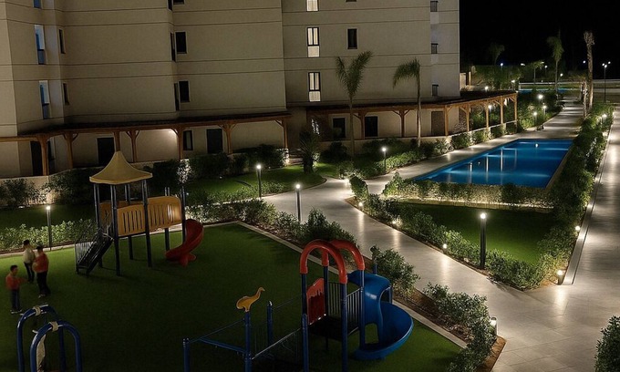 Al-Manasrah Ski Chalet | Beachfront Chalet in Porto Said with Pool & Gard