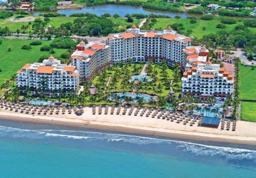 Nuevo Vallarta Apartment | Beachfront 2 bedroom Condo in Playa Royale Resort, Nuevo Vallarta