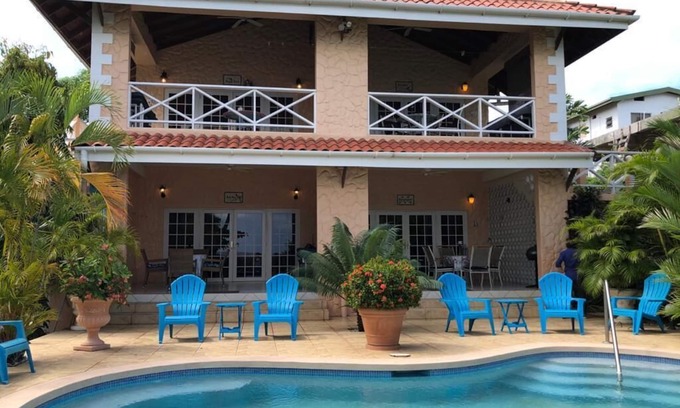 Black Rock Apartment | Beachfront 2 Bedroom FamilyStyle Apartment on Courland Bay with Salt Water Pool
